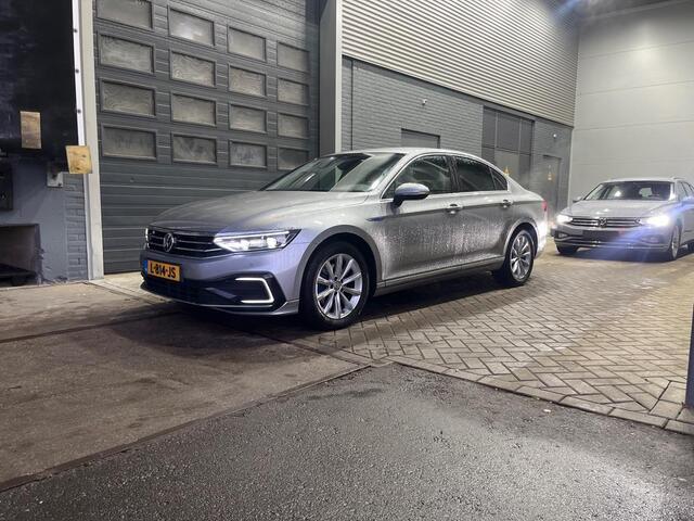 Volkswagen PASSAT 1.4 TSI PHEV GTE Business | Trekhaak | Camera | ACC | Stoelverwarming | Massage