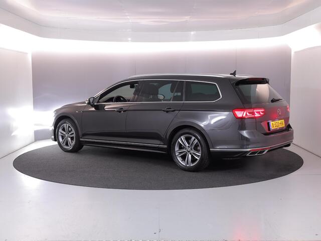 Volkswagen PASSAT Variant 1.5 TSI R-Line Business 150 pk Automaat (DSG) | Verlengde garantie | Navigatie | Parkeersensoren | Achteruitrijcamera | Stoelverwarming |