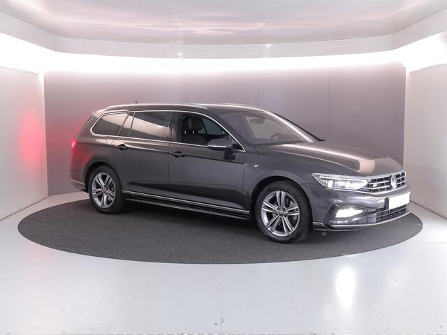 Volkswagen PASSAT Variant 1.5 TSI R-Line Business 150 pk Automaat (DSG) | Verlengde garantie | Navigatie | Parkeersensoren | Achteruitrijcamera | Stoelverwarming |