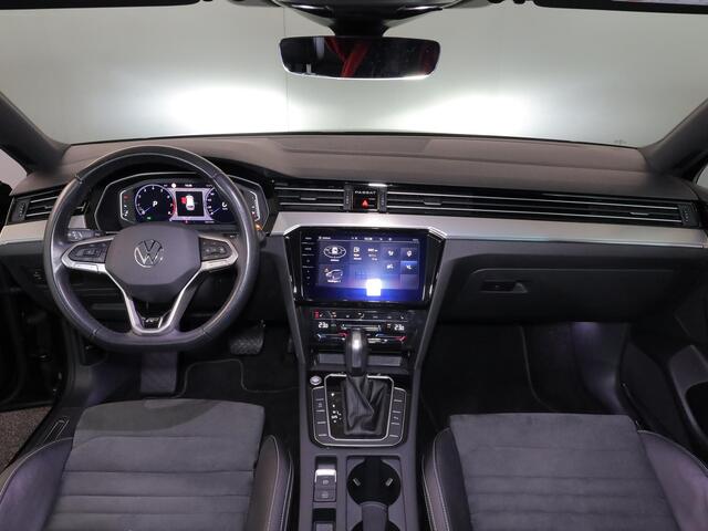 Volkswagen PASSAT Variant 1.5 TSI R-Line Business 150 pk Automaat (DSG) | Verlengde garantie | Navigatie | Parkeersensoren | Achteruitrijcamera | Stoelverwarming |