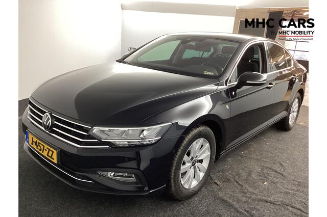 Volkswagen PASSAT 1.5 TSI Comfort Business | Dodehoek | ACC | Winterpack | Keyless |* 27 t/m 31 dec eindejaarsshow!!