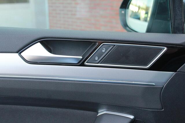 Volkswagen PASSAT Variant 1.5 TSI Comfortline Business | Trekhaak | ACC | Carplay |