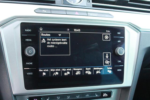 Volkswagen PASSAT Variant 1.5 TSI Comfortline Business | Trekhaak | ACC | Carplay |