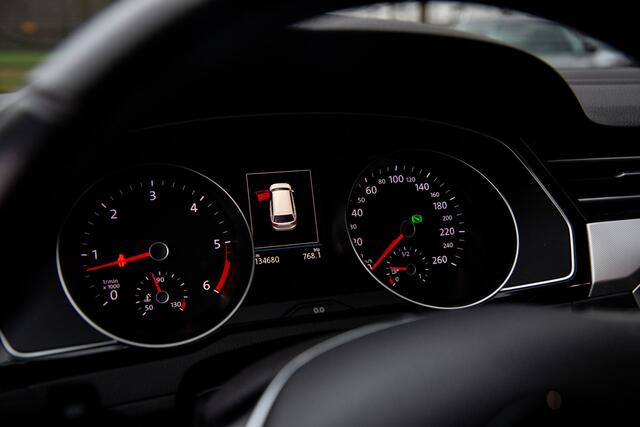 Volkswagen PASSAT Variant 1.6 TDI Highline , Comfortstoelen, Achteruitrijcamera, Stoelverwarming,