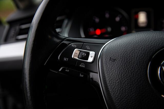 Volkswagen PASSAT Variant 1.6 TDI Highline , Comfortstoelen, Achteruitrijcamera, Stoelverwarming,