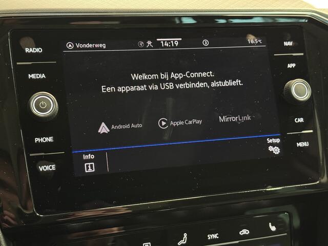 Volkswagen PASSAT Variant 1.4 GTE Panoramadak/Head-Up/Camera/Stoelverwarming