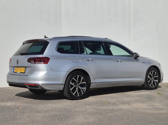 Volkswagen PASSAT Variant 1.4 TSI PHEV GTE Business Automaat / Lederen Bekleding / Schuif & Kanteldak / Trekgewicht 1.600 KG / Apple Carplay & Android Auto / 360 Graden Camera / Adaptieve Cruise Control / Stoelverwarming / Dynaudio / Lichtmetalen Velgen / Navigatie / Parke
