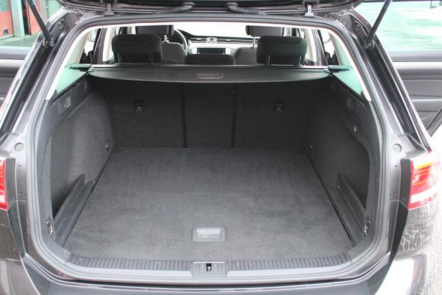 Volkswagen PASSAT Variant 1.5 TSI Comf. Premium Trekhaak/Camera/Adaptive/Virtual
