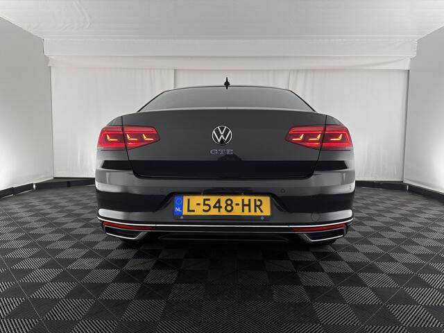 Volkswagen PASSAT 1.4 TSI Phev GTE Business (INCL-BTW) Aut. *FULL-LED | DIGI-COCKPIT | ADAPTIVE-CRUISE | NAVI-FULLMAP | KEYLESS | DAB+ | COMFORT-SEATS | SHIFTPADDLES | PRIVACY-GLASS | PDC | CAMERA | CARPLAY | 17''ALU*