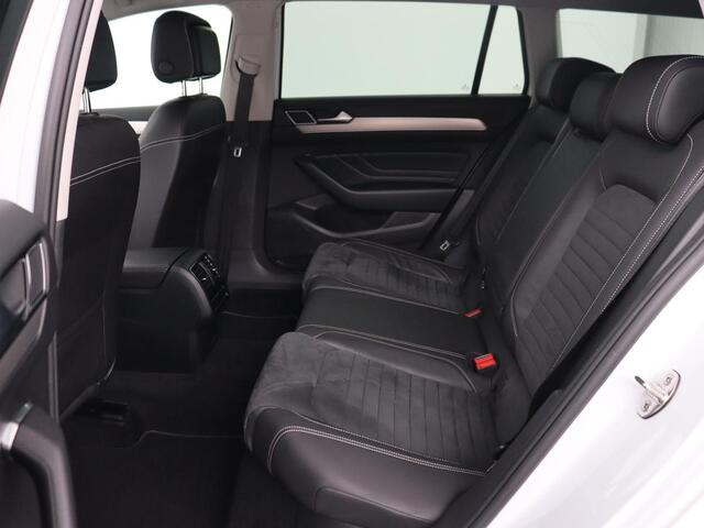 Volkswagen PASSAT 1.5 TSI Comfort Business | Stoelverwarming | Leder/Alcantara | Trekhaak | Adaptive cruise | Navigatie | Full LED | Parkeerhulp | Climate control | Bluetooth