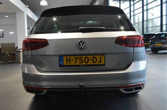 Volkswagen PASSAT Variant 1.5 TSI x R-LINE navi leer pano trekhaak keyless 19 inch !!