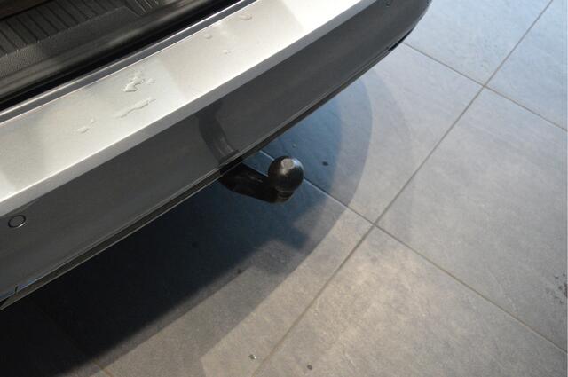 Volkswagen PASSAT Variant 1.5 TSI x R-LINE navi leer pano trekhaak keyless 19 inch !!