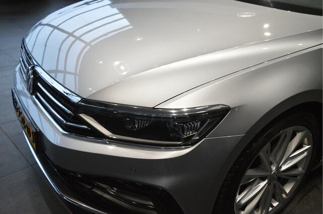 Volkswagen PASSAT Variant 1.5 TSI x R-LINE navi leer pano trekhaak keyless 19 inch !!