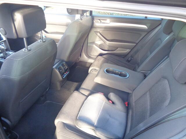 Volkswagen PASSAT Variant 1.5 TSI Comfortline Business Ecc, Trekhaak, carplay, navigatie, automaat !!