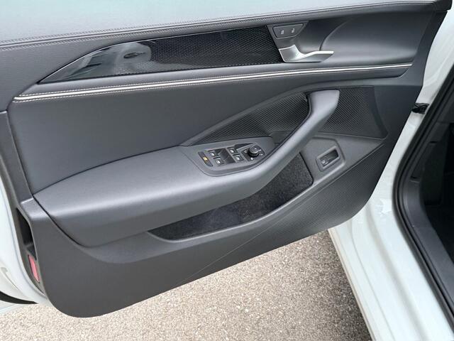 Volkswagen PASSAT Variant 1.5 eHybrid Business | Dode hoek | Camera | Trekhaak | Head-up | Rijklaar incl. 1 jaar Bovag garantie