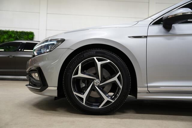 Volkswagen PASSAT Variant 1.5 TSI R Line DSG * Pano - Trekhaak - Virtual - Keyless - Camera - ACC - App *