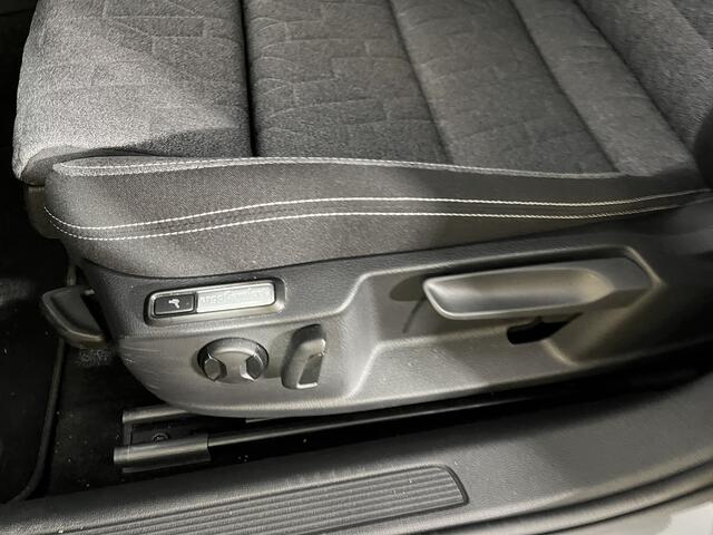 Volkswagen PASSAT Variant 1.4 TSI PHEV GTE Business / AUTOMAAT/ PARK.SENSOREN V+A/ CAMERA/ APP-CONNECT/ STOEL VERWARMING/ ACC/ NAVI/ DAB/ CLIMA/ LANE-ASSIST/ ISOFIX/ 17'' LMV