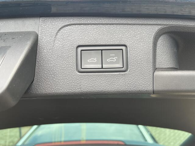 Volkswagen PASSAT Variant 1.4 TSI PHEV GTE Business 18"/Trekhaak/Panoramadak/Stoelverwarming v+a/Dodehoek/Adaptieve cruise/Elektrische klep