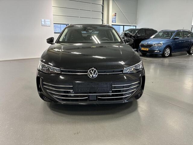 Volkswagen PASSAT Variant 1.5 eHybrid 204pk DSG Business · Camera · Head-Up Display · Side Assist · Elek. Voorstoelen + Massage · Apple/Android Car Play · Stuur- & Stoelverwarming · Garantie t/m 13-05-2027