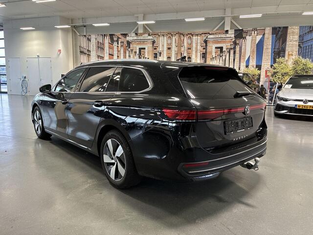 Volkswagen PASSAT Variant 1.5 eHybrid 204pk DSG Business · Camera · Head-Up Display · Side Assist · Elek. Voorstoelen + Massage · Apple/Android Car Play · Stuur- & Stoelverwarming · Garantie t/m 13-05-2027