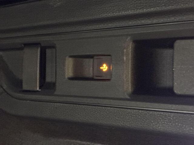 Volkswagen PASSAT Variant 1.5 eHybrid 204pk DSG Business · Camera · Head-Up Display · Side Assist · Elek. Voorstoelen + Massage · Apple/Android Car Play · Stuur- & Stoelverwarming · Garantie t/m 13-05-2027