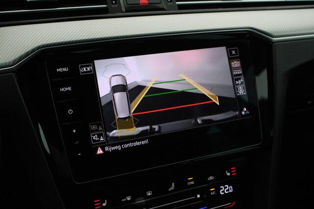 Volkswagen PASSAT Variant 1.5 TSI 150pk DSG R-Line Business Leder Camera Panoramadak Keyless Virtual Cockpit Navigatie