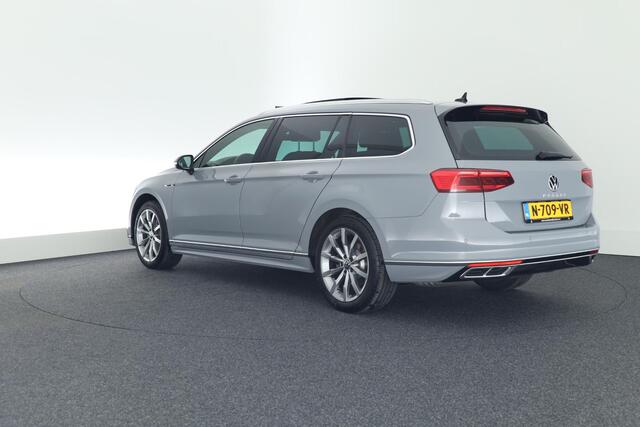 Volkswagen PASSAT Variant 1.5 TSI 150pk DSG R-Line Business Leder Camera Panoramadak Keyless Virtual Cockpit Navigatie