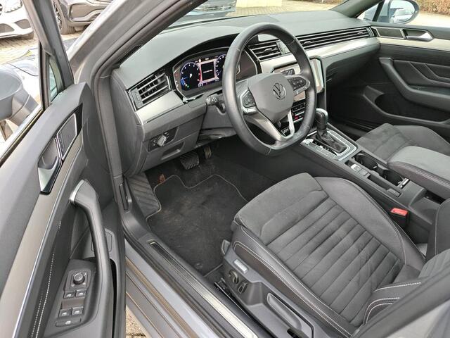 Volkswagen PASSAT Variant 1.5 TSI 150pk R-Line Business Plus DSG Automaat Camera / R-Line / Navigatie / Clima / El. A-Klep / Parkeersensoren / Stoelverwarming