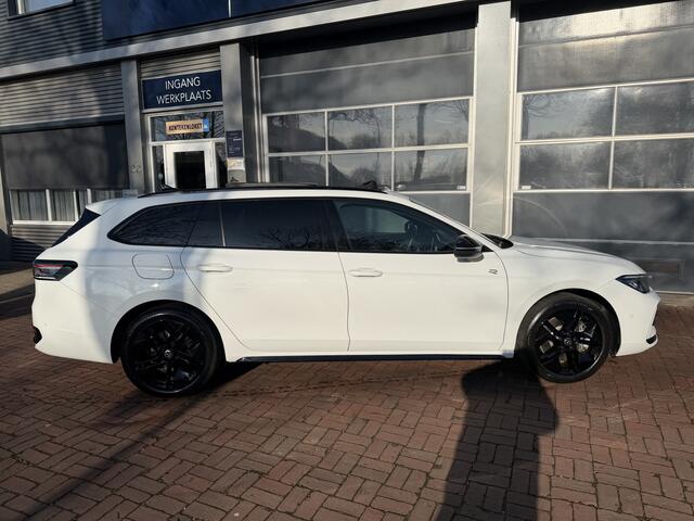 Volkswagen PASSAT Variant 1.5 eHybrid R-Line Edition | 272 Pk AutomaatMatrix LED | Panoramadak | Head-Up | Black Style | Trekhaak | 18" | 40.050 Km!!
