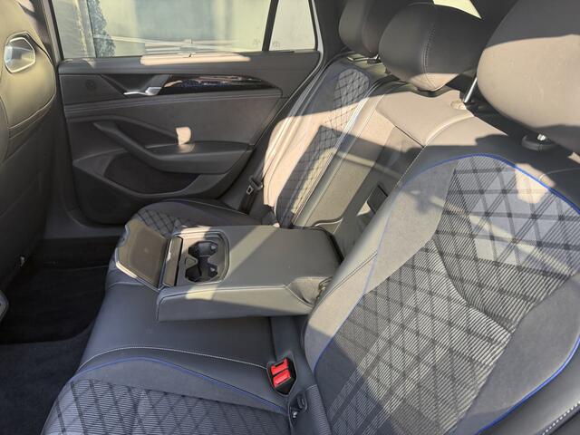 Volkswagen PASSAT Variant 1.5 eHybrid R-Line Edition | 272 Pk AutomaatMatrix LED | Panoramadak | Head-Up | Black Style | Trekhaak | 18" | 40.050 Km!!