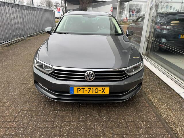 Volkswagen PASSAT Variant 1.4 TSI ACT Highline Business R | Airco | Elektrische ramen | Grote laadruimte | Dakrails | Navigatie | CarPlay | APK tot -21-11-2026 |