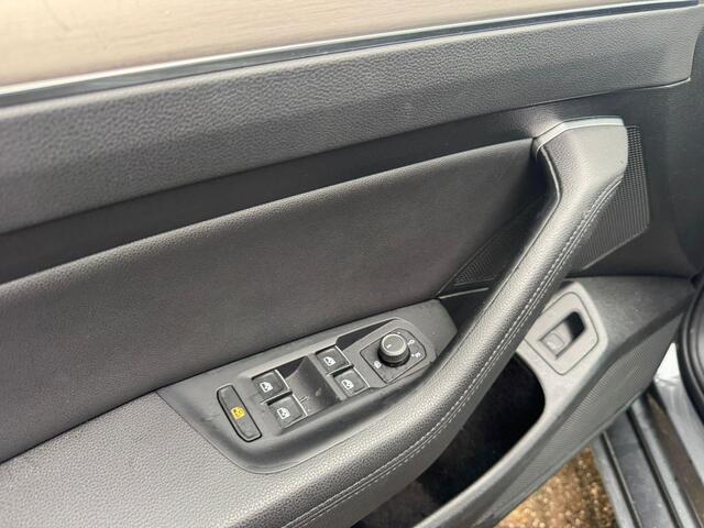 Volkswagen PASSAT Variant 1.4 TSI ACT Highline Business R | Airco | Elektrische ramen | Grote laadruimte | Dakrails | Navigatie | CarPlay | APK tot -21-11-2026 |