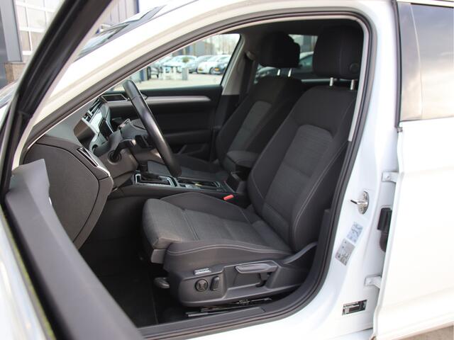 Volkswagen PASSAT Variant 1.5 TSI DSG Business Winterpakkety, trekhaak, FULL LED