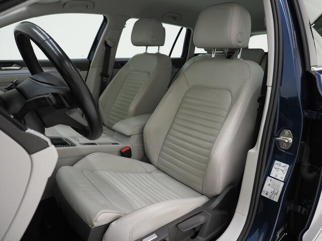 Volkswagen PASSAT Variant 1.4 TSI PHEV GTE | Leder | Trekhaak | Adaptive Cruise | Sfeerlicht | DAB | Climate | Matrix | Carplay