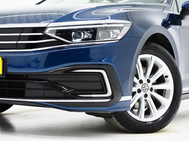 Volkswagen PASSAT Variant 1.4 TSI PHEV GTE | Leder | Trekhaak | Adaptive Cruise | Sfeerlicht | DAB | Climate | Matrix | Carplay