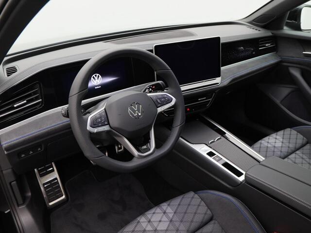 Volkswagen PASSAT R-Line Edition 1.5 eHybrid 204 PK | Panoramadak | Trekhaak | 360 Camera | Sportstoelen | Stoel- & Stuurverwarming |