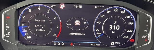 Volkswagen PASSAT Variant 1.5 TSI R-Line Business + / PANO / NAV I/ TREKHAAK / GARANTIE /