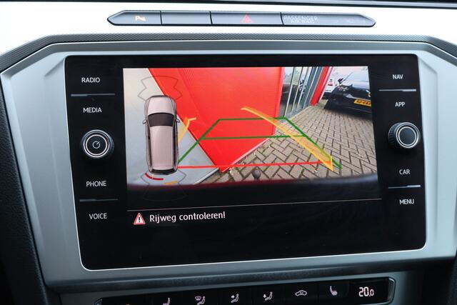 Volkswagen PASSAT Variant 1.4 TSI ACT Highline Automaat | ACC | Camera | Virtual Cockpit | Trekhaak |