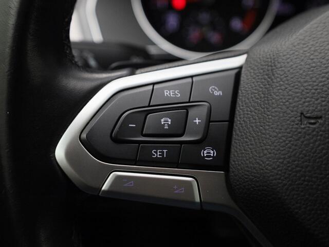 Volkswagen PASSAT Variant 1.5TSI/150PK DSG Comfort Business DSG · Navigatie · Trekhaak · Apple/Android Car Play ·