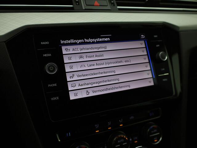 Volkswagen PASSAT Variant 1.5TSI/150PK DSG Comfort Business DSG · Navigatie · Trekhaak · Apple/Android Car Play ·