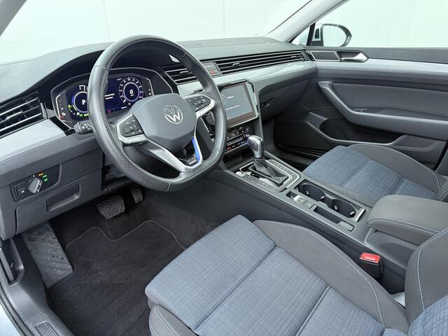 Volkswagen PASSAT Variant 1.4 TSI PHEV GTE Business | 218 PK | SoH 91% | Trekhaak | Panoramadak | 360 graden camera (Area View) | Adaptive cruise control |