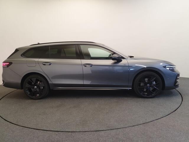 Volkswagen PASSAT Variant 1.5 eHybrid 272pk DSG/AUT R-Line Wegklapbare trekhaak, Harman/Kardon, Leder