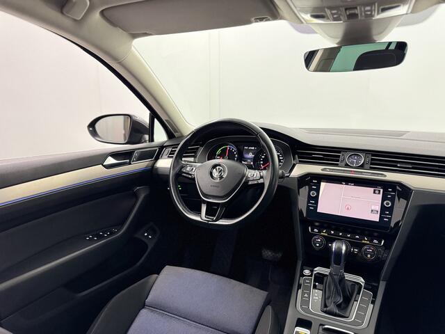 Volkswagen PASSAT Variant 1.4 TSI GTE / Pano / Winterpakket / Trekhaak