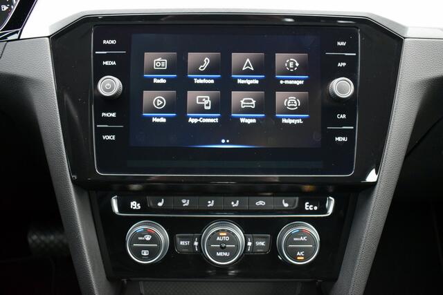 Volkswagen PASSAT Variant 1.4 TSI PHEV GTE Highline Matrix LED | Zwart Leder | Carplay | Virtual | Camera | Trekhaak