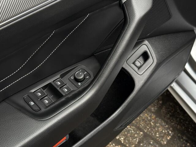 Volkswagen PASSAT Variant 1.5 TSI R-Line leer/panodak/2x R-Line