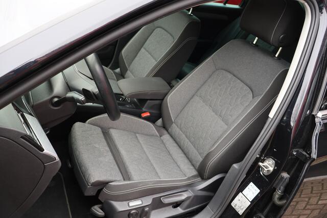 Volkswagen PASSAT Variant 1.5 TSI Automaat Business | Virtual Cockpit | ACC | Camera | Origineel NL |