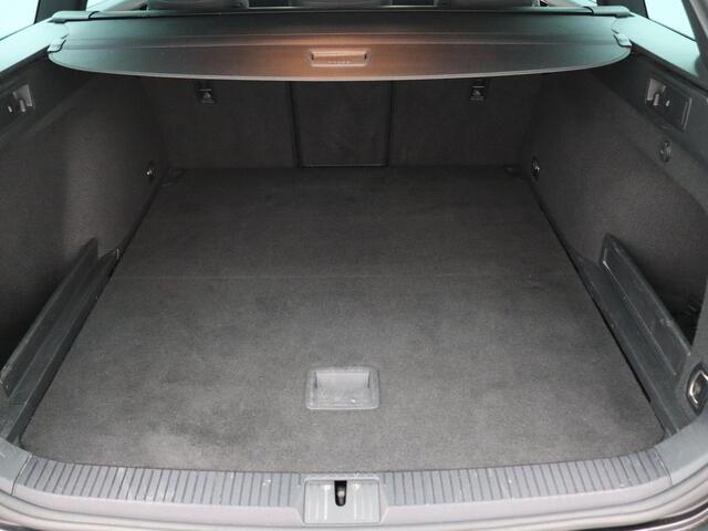 Volkswagen PASSAT Variant 1.4 TSI ACT Highline Business R 150PK DSG R-line, Virtual Cockpit, Trekhaak, 18" LM Velgen, Achteruitrijcamera, Navi Discover Pro, Adaptieve Cruise Controle, Clima