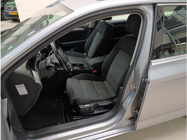 Volkswagen PASSAT Variant 1.5 TSI Business Ecc | Pdc | virual cockpit | Trekhaak