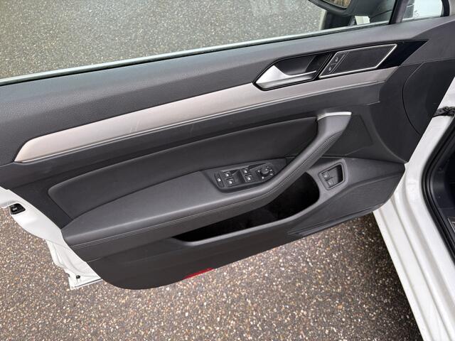 Volkswagen PASSAT Variant 1.4 TSI GTE Highline / AUTOMAAT / PANORAMADAK / NAVI / CRUISE / 177dkm! NAP!