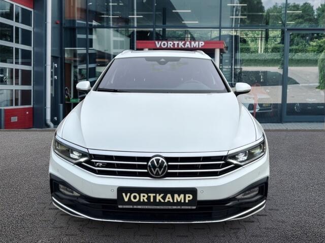 Volkswagen PASSAT 2.0 TDI DSG 4MOTION R-LINE TREKHAAK/PANODAK/360CAM/ELEKKLEP/HK/MEM/STOELVERW